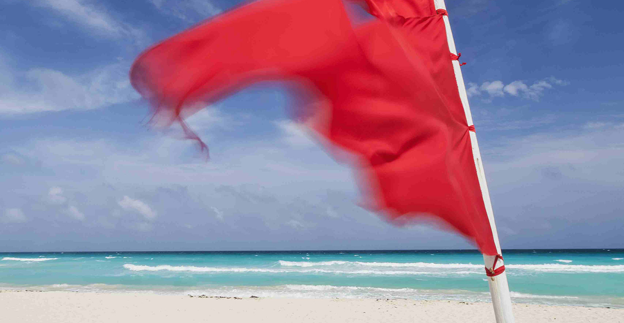 mexico-quintana-roo-yucatan-peninsula-cancun-red-flag-on-beach-152892502-5768a92d3df78ca6e45f412f